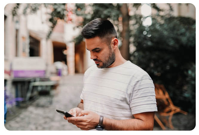 Personne utilisant une app